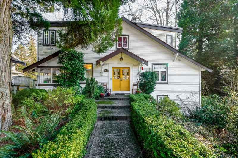 415 E St. James Road, Upper Lonsdale, North Vancouver 2