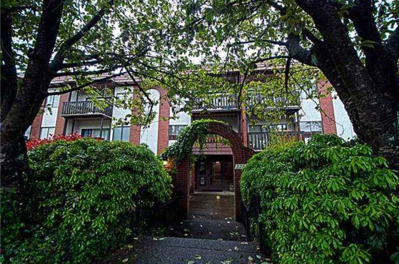 #101 - 225 3rd Street, Lower Lonsdale, North Vancouver 2